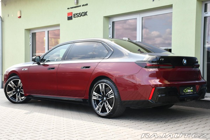 BMW i7 M70 XD B&W HUD THEATR 2023