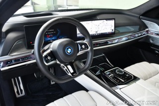 BMW i7 M70 XD B&W HUD THEATR 2023