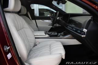 BMW i7 M70 XD B&W HUD THEATR 2023