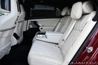 BMW i7 M70 XD B&W HUD THEATR 2023