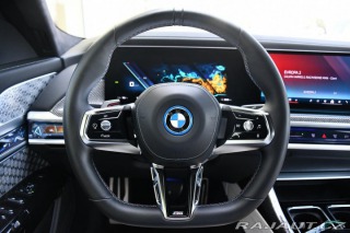 BMW i7 M70 XD B&W HUD THEATR 2023