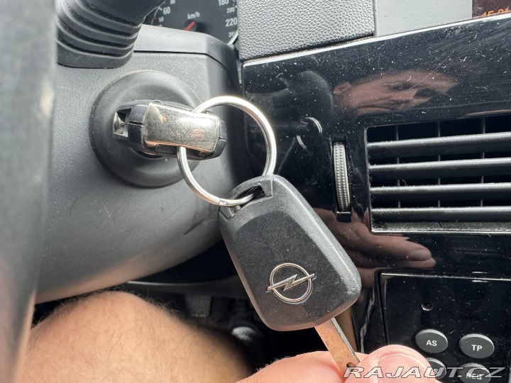 Opel Astra 1,6 85 KW TAŽNÉ 2010