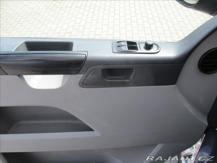 Volkswagen Transporter 2,0 TDi 84kw LONG 6míst, 2012