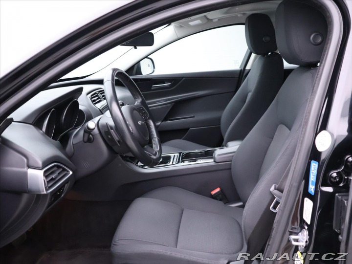Jaguar XE 2,0 D 120kW Automat Navi. 2015