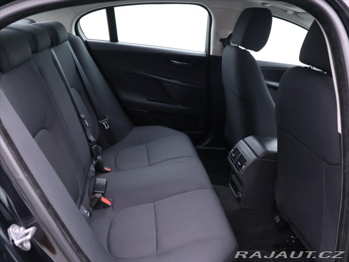 Jaguar XE 2,0 D 120kW Automat Navi. 2015