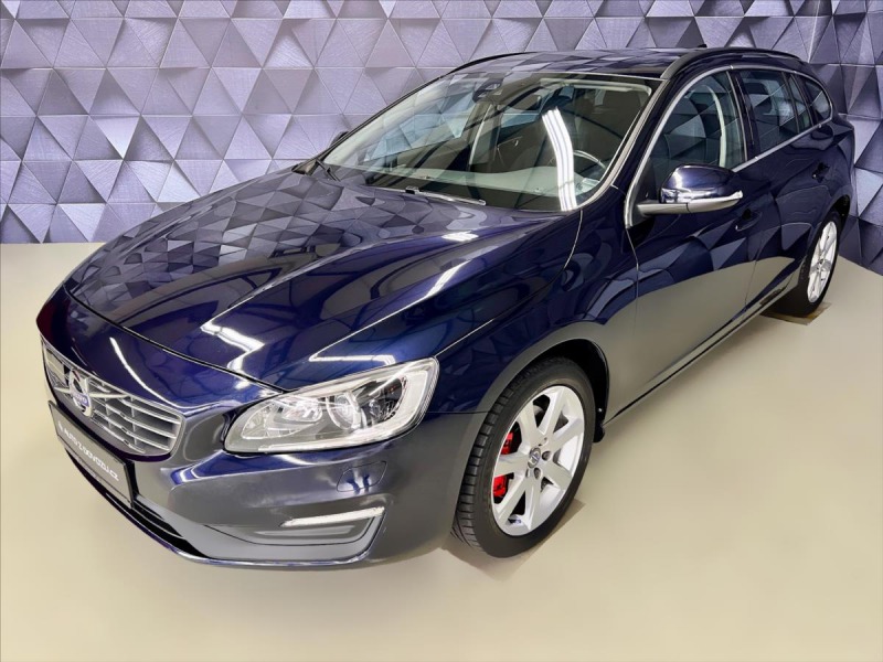 Volvo V60 2,0 D3 MOMENTUM, NAVIGACE