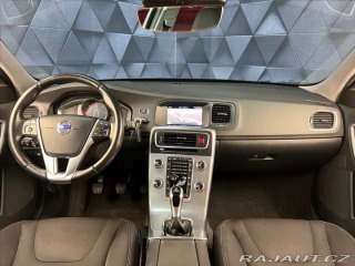 Volvo V60 2,0 D3 MOMENTUM, NAVIGACE 2017