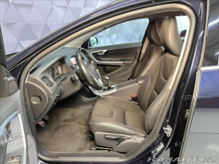 Volvo V60 2,0 D3 MOMENTUM, NAVIGACE 2017