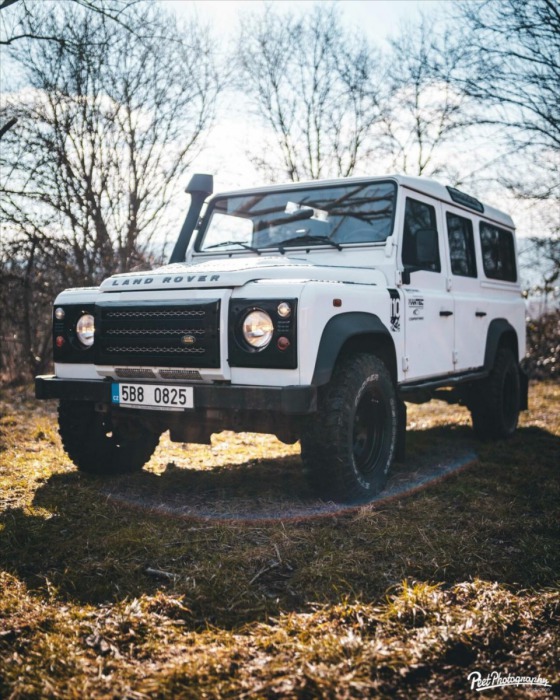 Land Rover Defender 2,4