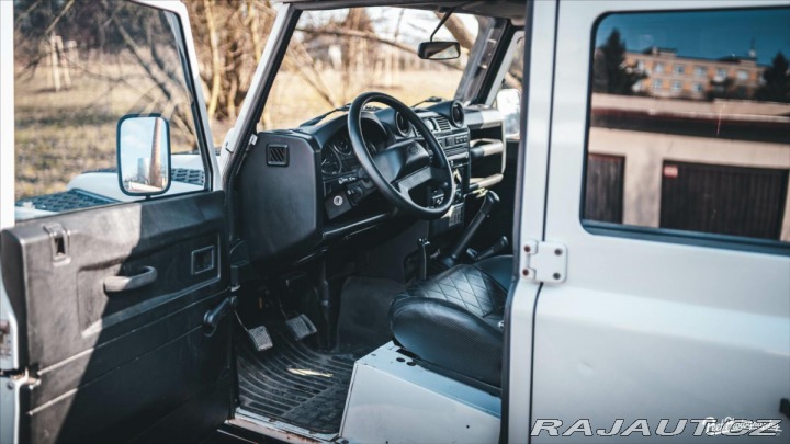 Land Rover Defender 2,4 2011