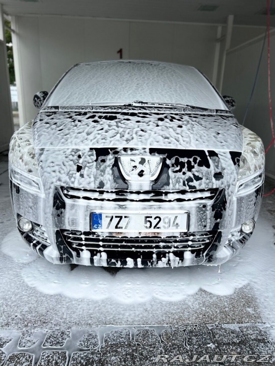 Peugeot 5008  2012
