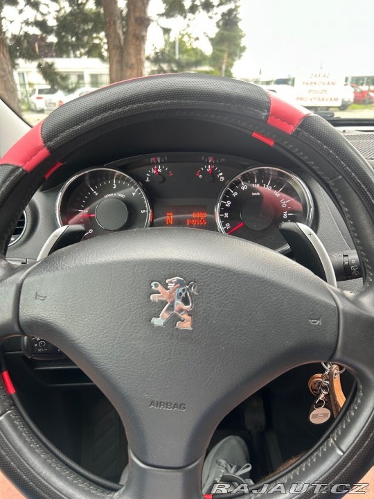 Peugeot 5008  2012