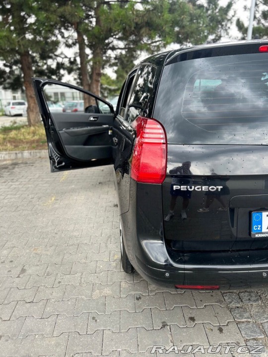 Peugeot 5008  2012