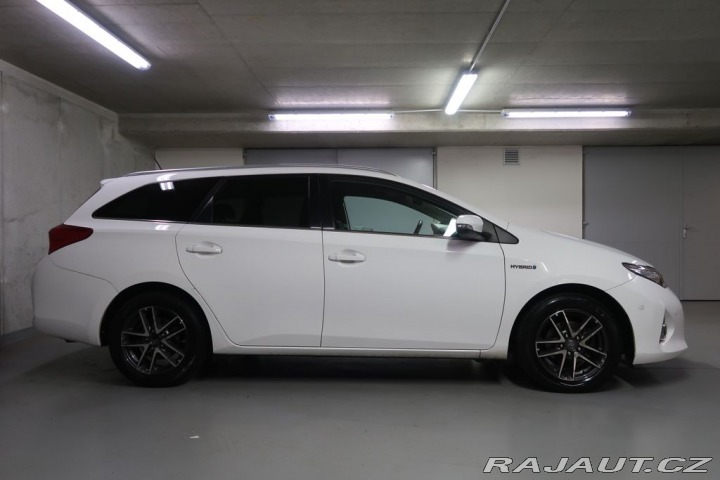 Toyota Auris 1.8Hybrid,CZ,AT,NAVI 2014
