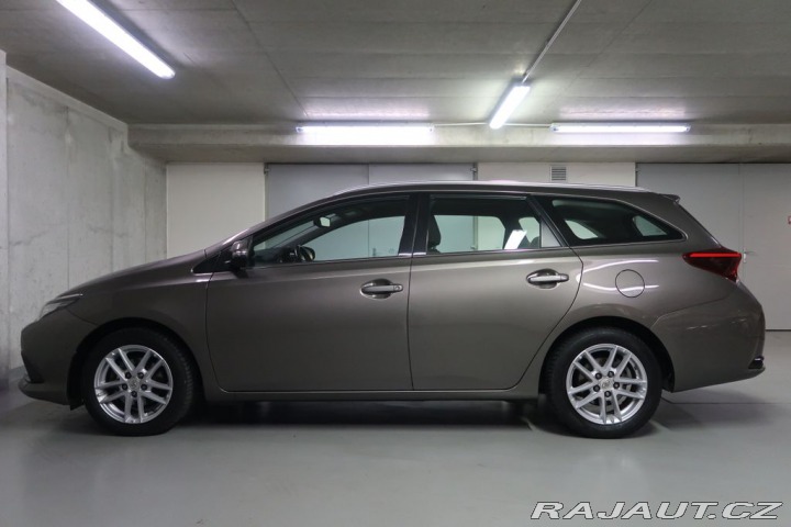 Toyota Auris 1.6VVT-i,CZ,1Maj,Comfort 1800