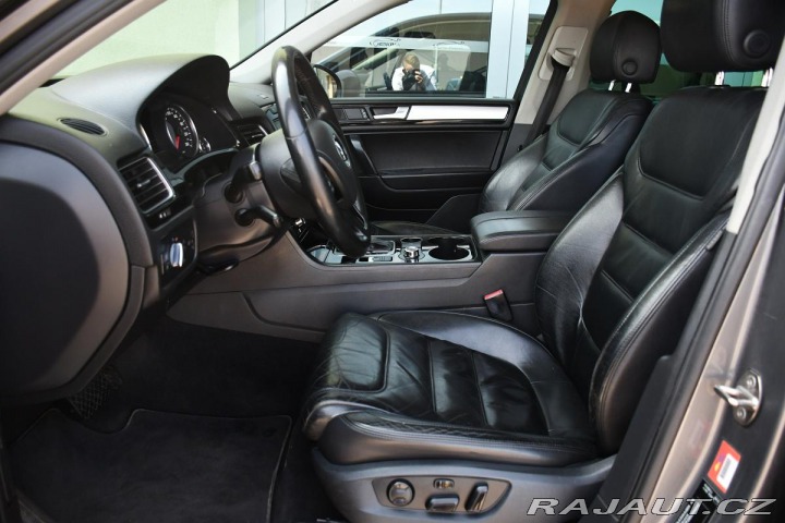 Volkswagen Touareg 3.0TDi V6 DSG 4M NAVI TAŽ 2010