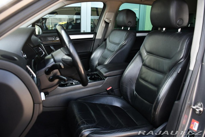 Volkswagen Touareg 3.0TDi V6 DSG 4M NAVI TAŽ 2010