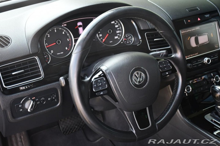Volkswagen Touareg 3.0TDi V6 DSG 4M NAVI TAŽ 2010