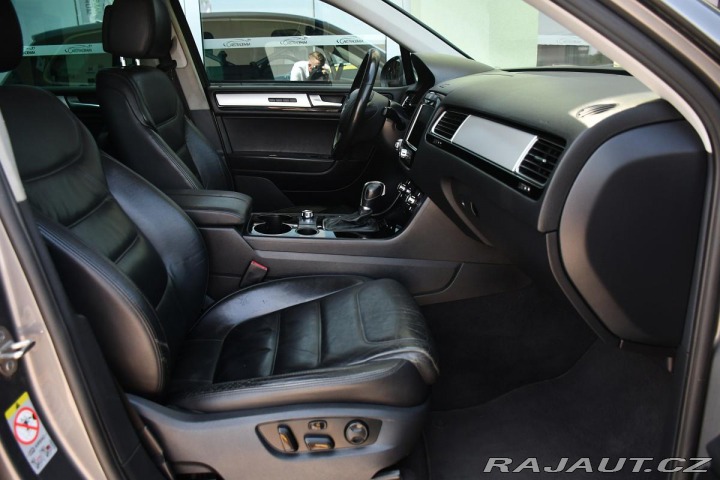 Volkswagen Touareg 3.0TDi V6 DSG 4M NAVI TAŽ 2010