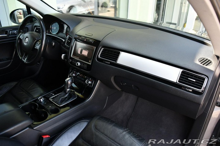 Volkswagen Touareg 3.0TDi V6 DSG 4M NAVI TAŽ 2010