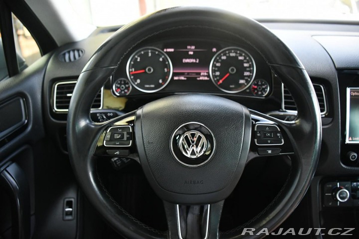 Volkswagen Touareg 3.0TDi V6 DSG 4M NAVI TAŽ 2010