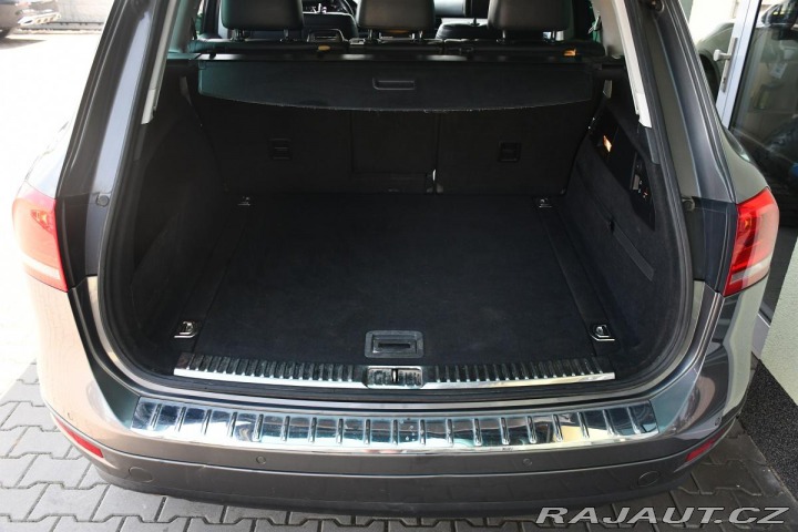 Volkswagen Touareg 3.0TDi V6 DSG 4M NAVI TAŽ 2010