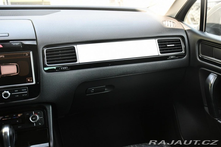 Volkswagen Touareg 3.0TDi V6 DSG 4M NAVI TAŽ 2010