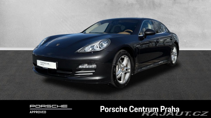 Porsche Panamera 4S 2011