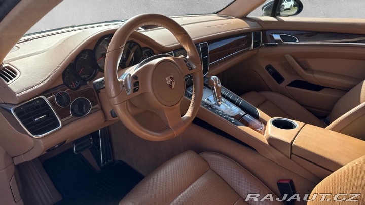 Porsche Panamera 4S 2011