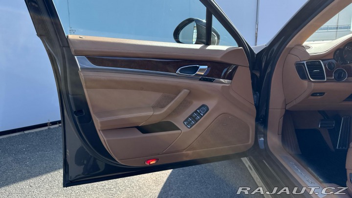 Porsche Panamera 4S 2011