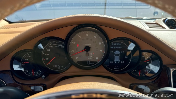 Porsche Panamera 4S 2011