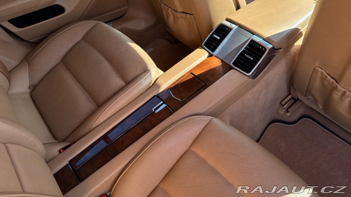 Porsche Panamera 4S 2011