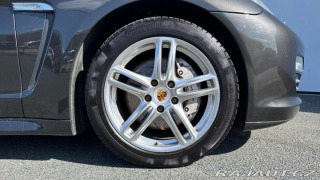 Porsche Panamera 4S 2011