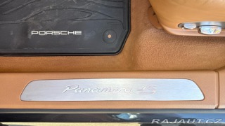 Porsche Panamera 4S 2011
