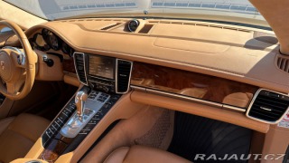 Porsche Panamera 4S 2011