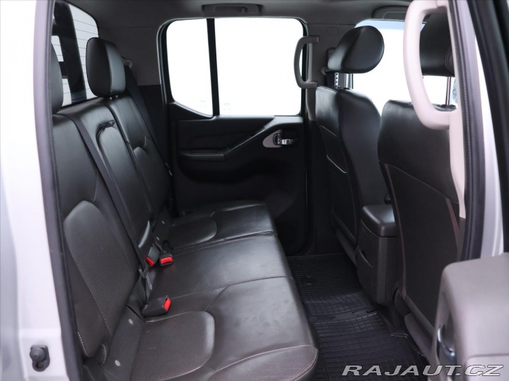 Nissan Navara 3,0 dCi 170kW Aut. 4x4 Ků 2011