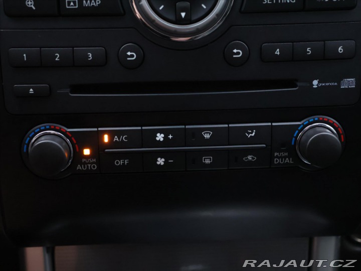 Nissan Navara 3,0 dCi 170kW Aut. 4x4 Ků 2011