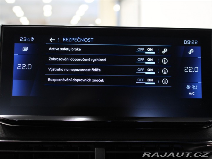 Peugeot 3008 1,2 PT 96kW Allure 32tkm. 2022