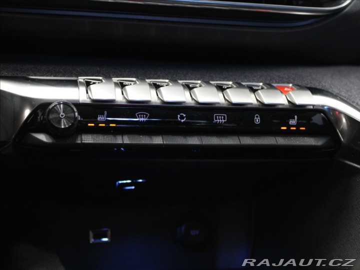 Peugeot 3008 1,2 PT 96kW Allure 32tkm. 2022