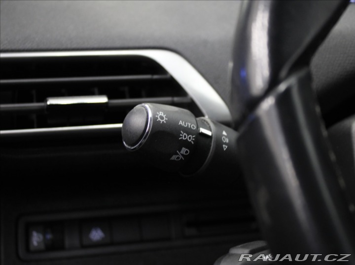 Peugeot 3008 1,2 PT 96kW Allure 32tkm. 2022
