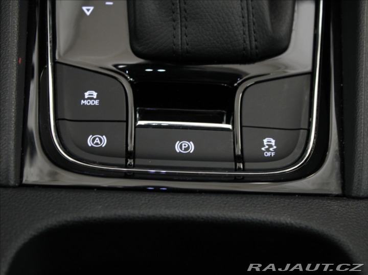 Škoda Karoq 2,0 TDi 4x4 DSG Selec. 5L 2024