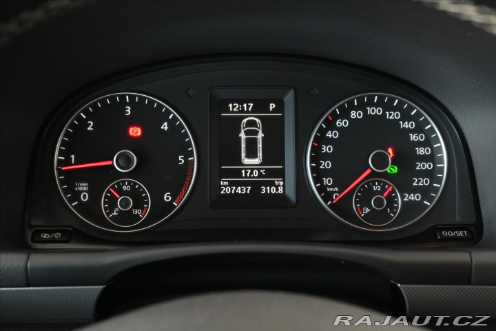 Volkswagen Touran 1,6 TDi 77kW DSG MATCH Zá 2012