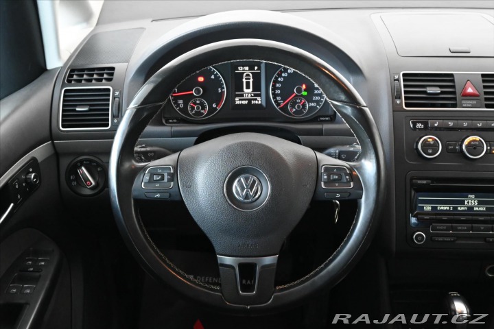 Volkswagen Touran 1,6 TDi 77kW DSG MATCH Zá 2012