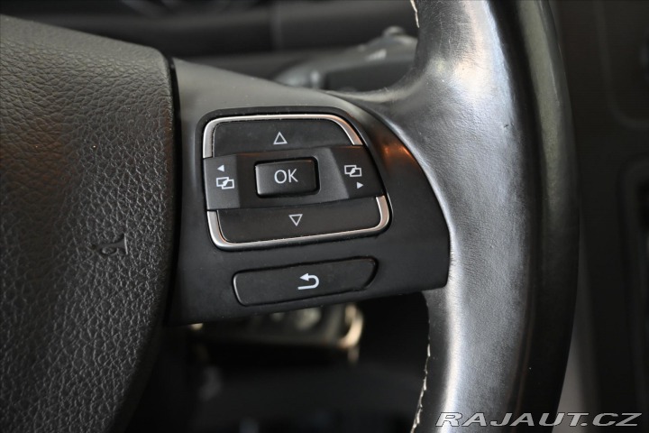Volkswagen Touran 1,6 TDi 77kW DSG MATCH Zá 2012
