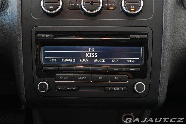 Volkswagen Touran 1,6 TDi 77kW DSG MATCH Zá 2012