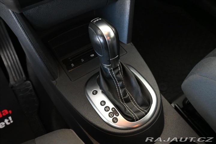 Volkswagen Touran 1,6 TDi 77kW DSG MATCH Zá 2012