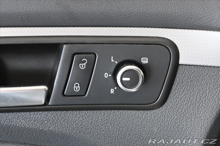 Volkswagen Touran 1,6 TDi 77kW DSG MATCH Zá 2012