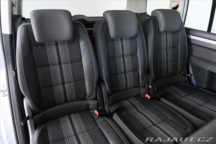 Volkswagen Touran 1,6 TDi 77kW DSG MATCH Zá 2012