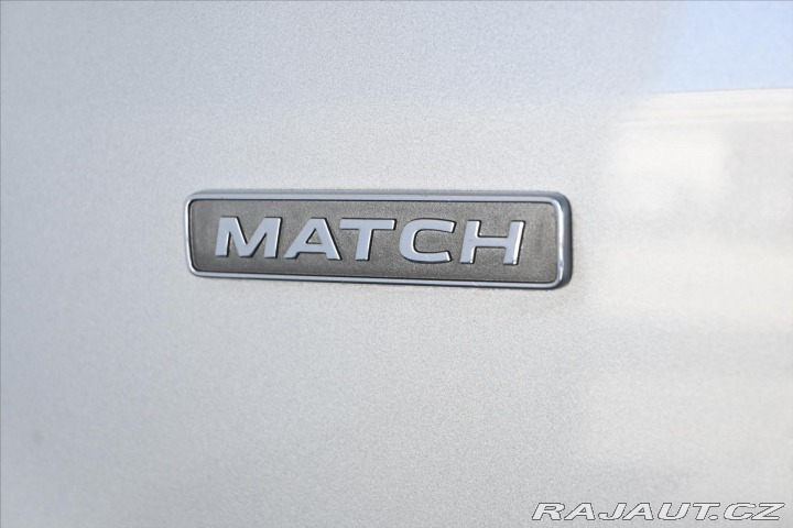 Volkswagen Touran 1,6 TDi 77kW DSG MATCH Zá 2012