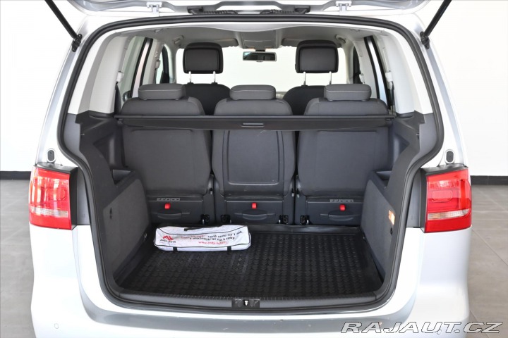 Volkswagen Touran 1,6 TDi 77kW DSG MATCH Zá 2012